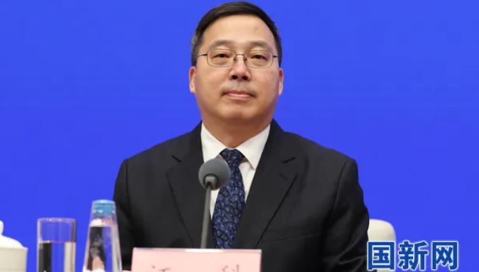 民法典明確多數業(yè)主同意即可，住建部：推動(dòng)老舊小區加裝電梯，探索“物業(yè)+養老”新模式(圖1)