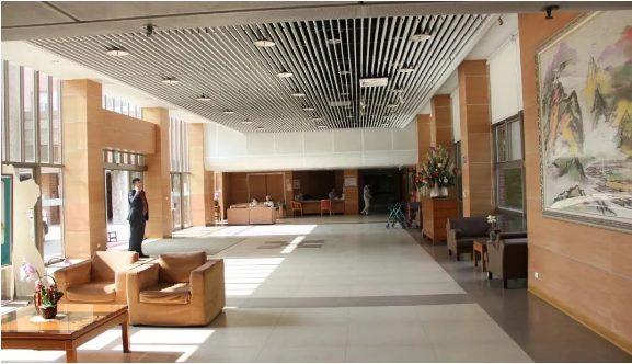 務(wù)必細品：送老人住養老院，家庭成員是這樣做決定的(圖1)