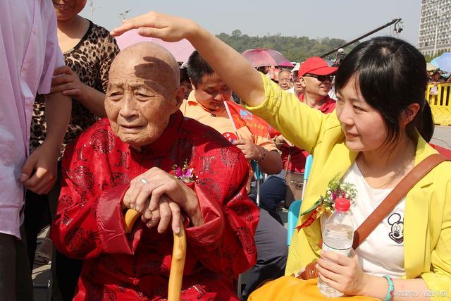 成都養老觀(guān)察：責任與義務(wù)，未來(lái)養老院能否代替子女盡孝？(圖3)