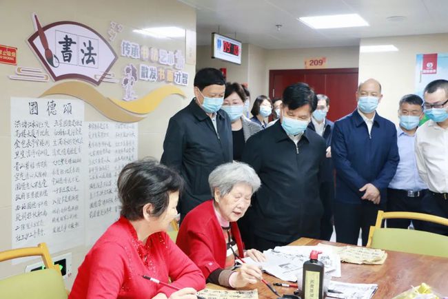 國家民政部李紀恒部長(cháng)一行蒞臨福州市國德老年康養中心視察(圖2)
