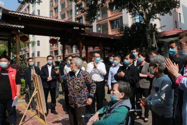 國家民政部李紀恒部長(cháng)一行蒞臨福州市國德老年康養中心視察(圖5)
