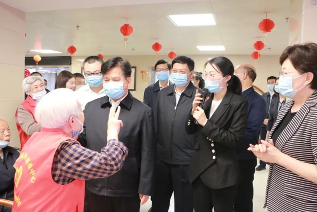 國家民政部李紀恒部長(cháng)一行蒞臨福州市國德老年康養中心視察(圖4)