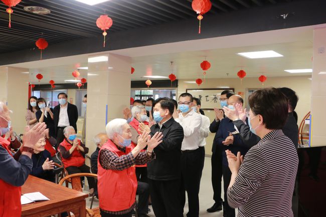 國家民政部李紀恒部長(cháng)一行蒞臨福州市國德老年康養中心視察(圖3)