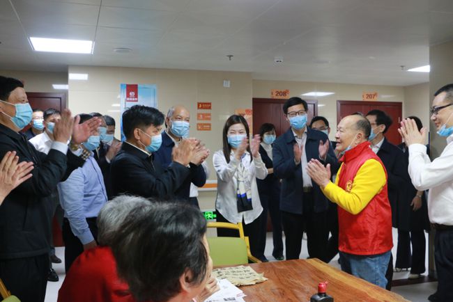 國家民政部李紀恒部長(cháng)一行蒞臨福州市國德老年康養中心視察(圖8)
