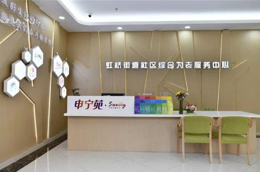 人工智能炒菜、智能腕表提供應急救助，上海智慧養老場(chǎng)景落地(圖1)
