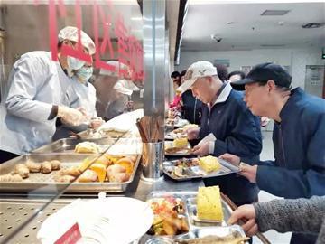 智慧養老飛入尋常百姓家！青島市北有137處居家養老服務(wù)站(圖1)