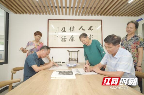 家門(mén)口養老 穩穩的幸福(圖3) 家門(mén)口養老 穩穩的幸福(圖3)