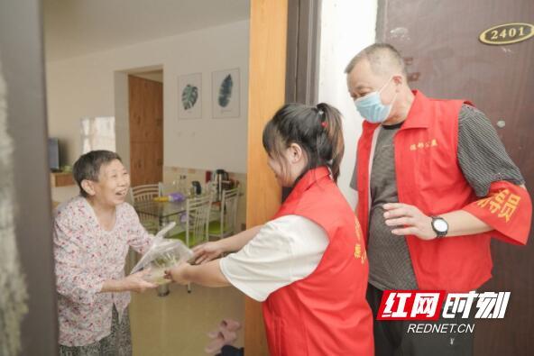 家門(mén)口養老 穩穩的幸福(圖2) 家門(mén)口養老 穩穩的幸福(圖2)