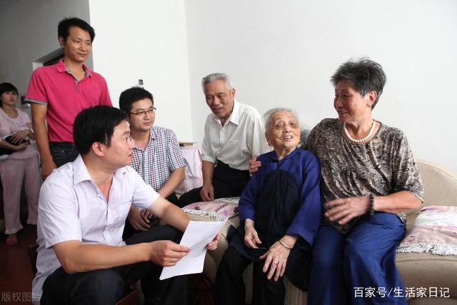 退休老人有福了！70歲老人享受養老金還有高齡補貼，你領(lǐng)取了嗎？(圖3)