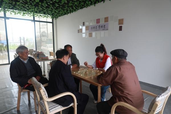余慶:探索醫養融合 唱響最美“夕陽(yáng)紅”(圖4) 余慶:探索醫養融合 唱響最美“夕陽(yáng)紅”(圖4)